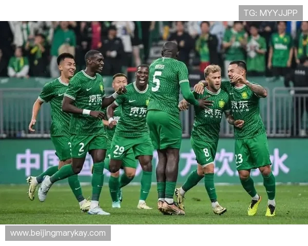 成都羽毛球队在全国锦标赛积分榜上以52分稳居第一名展现强劲实力